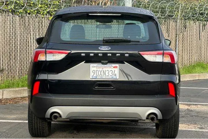 $15986 : Ford Escape 2022 S 4dr SUV image 8