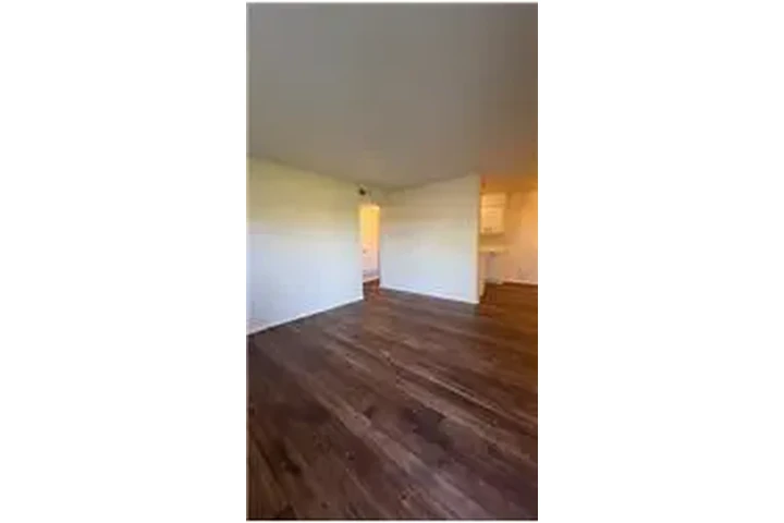 $725 : Rental property with 1 bedro image 2