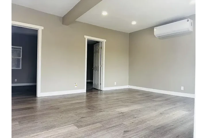 $2500 : 3bed available now image 2