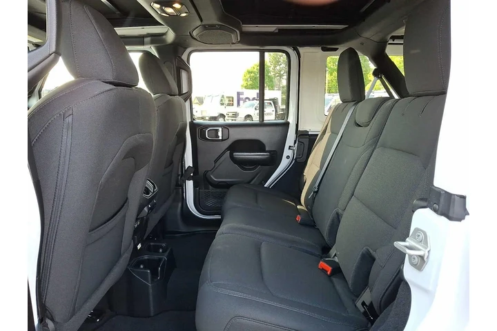 $33000 : Jeep Wrangler 2023 4x4 Sport image 10