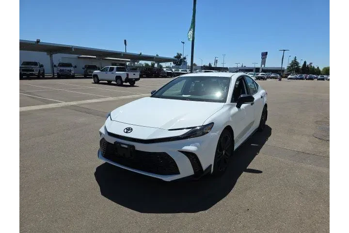 $39900 : Toyota Camry 2026 SE 4dr Sed image 3