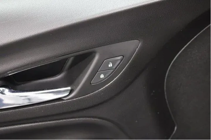 $17982 : Chevrolet Equinox 2020 LT 4d image 9