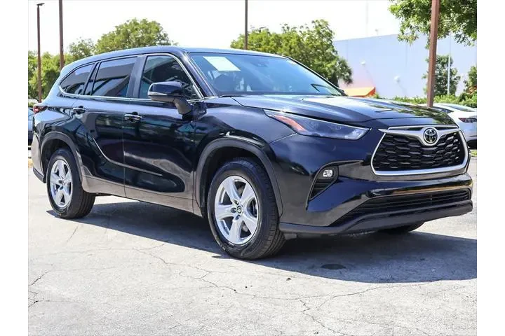 $26690 : Toyota Highlander 2024 XLE 4 image 2