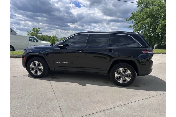 $29900 : 2022 Grand Cherokee 4xe image 3