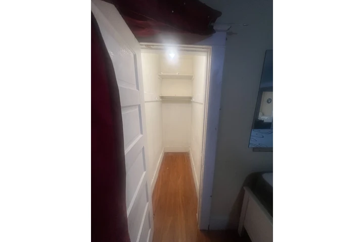 $750 : Cuarto en renta image 6