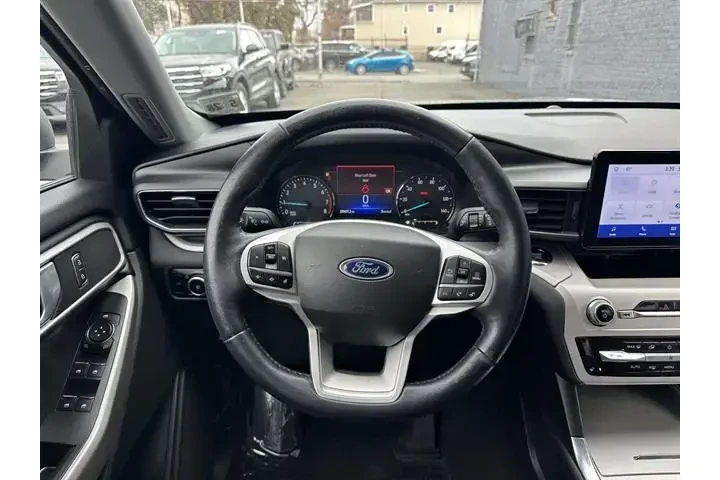$28699 : Ford Explorer 2023 AWD XLT 4 image 8