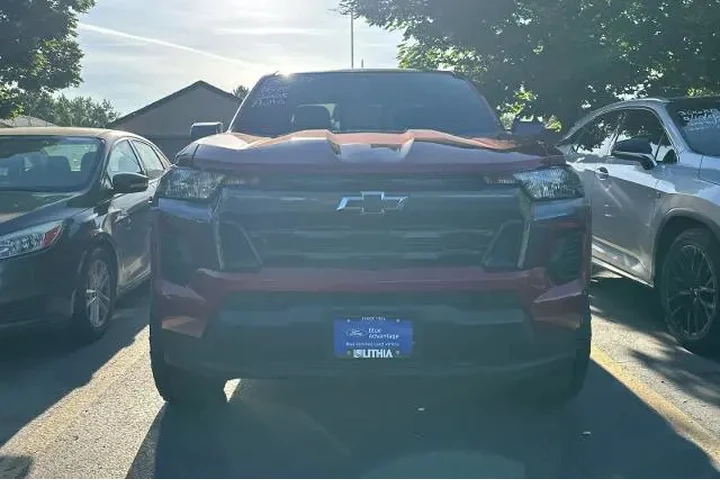 $36995 : Chevrolet Colorado 2025 4x4 image 2