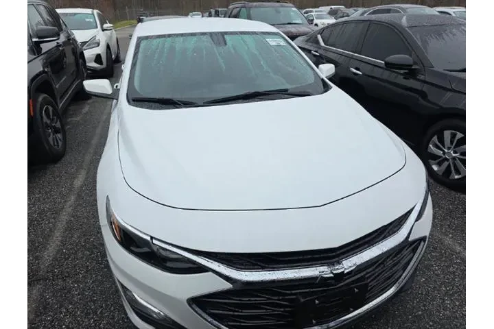 $19399 : Chevrolet Malibu 2022 RS 4dr image 2