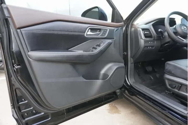 $25988 : Nissan Rogue 2023 Platinum 4 image 7