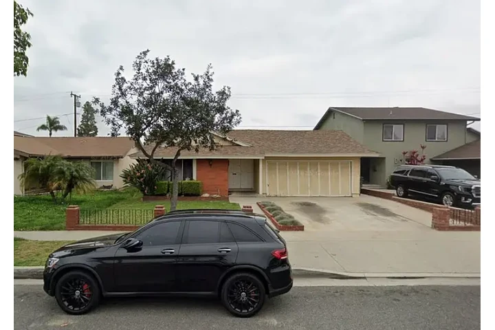 $2995 : E. Cyrene Drive, Carson. Feat image 1