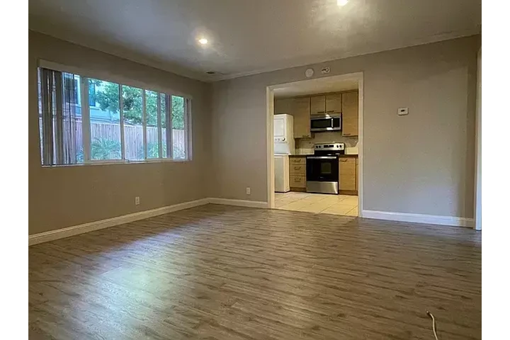 $1100 : Newport Beach 1 dormitorio 1 b image 6