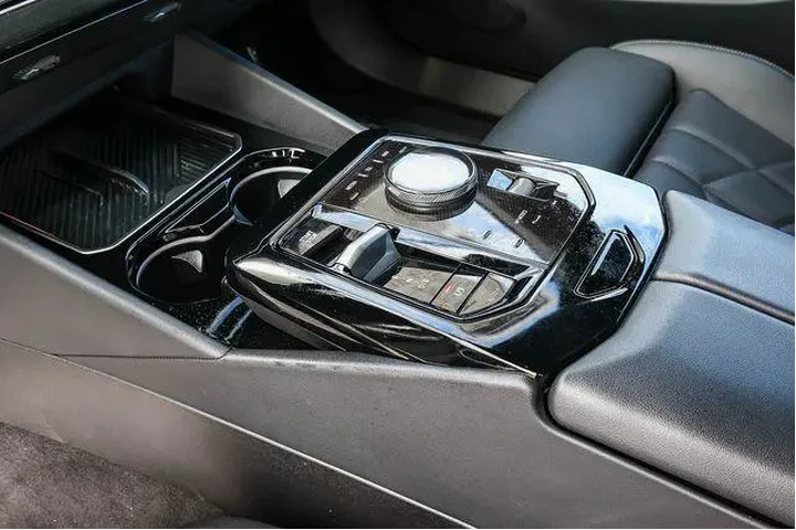 $39588 : BMW i5 2024 eDrive40 4dr Sed image 8