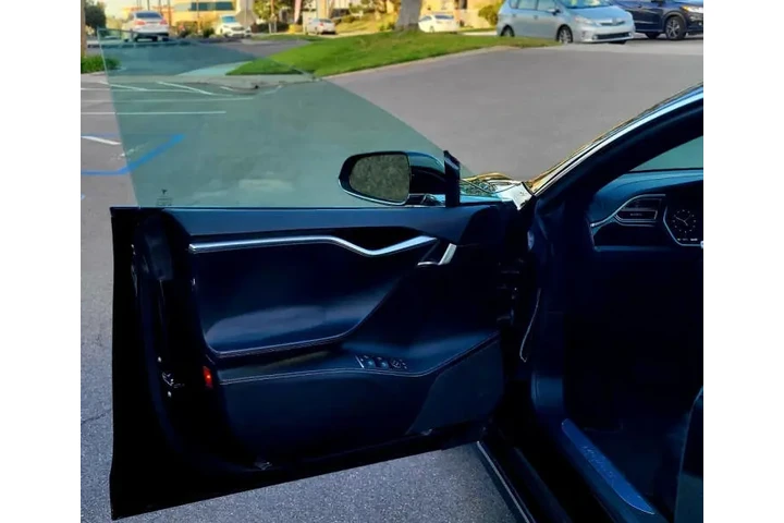 $29950 : 2018 Model S 75D image 10