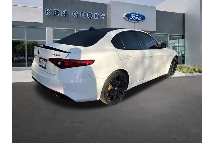 $22132 : Alfa Romeo Giulia 2021 Ti 4d image 4