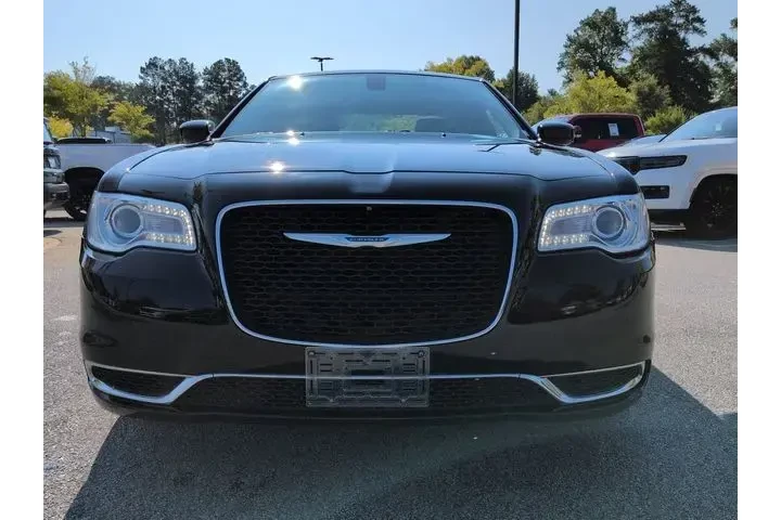 $21856 : Chrysler 300 2022 Touring 4d image 8