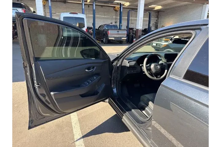 $22922 : Honda Accord 2023 LX 4dr Sed image 5