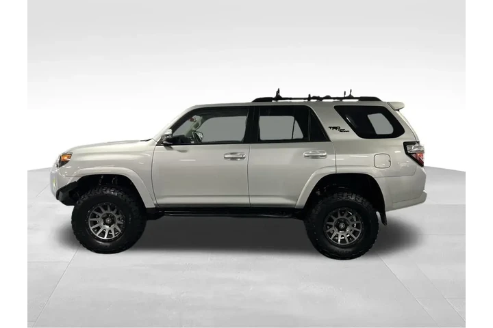 $39000 : 2020 4Runner TRD Off-Road Pre image 2