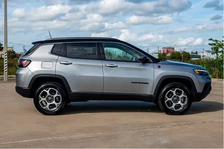 $18631 : Jeep Compass 2022 4x4 Trailh image 4