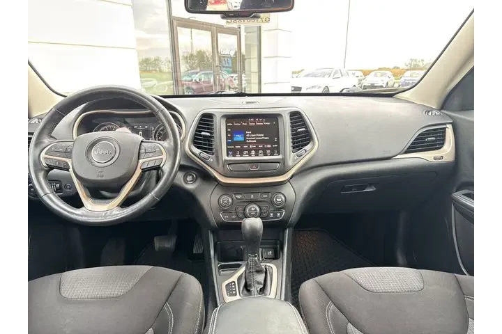 $8799 : Pre-Owned 2015 Cherokee Latit image 5