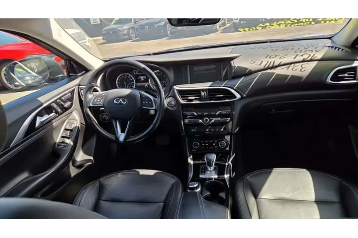 2018 INFINITI QX302018 INFINI image 1