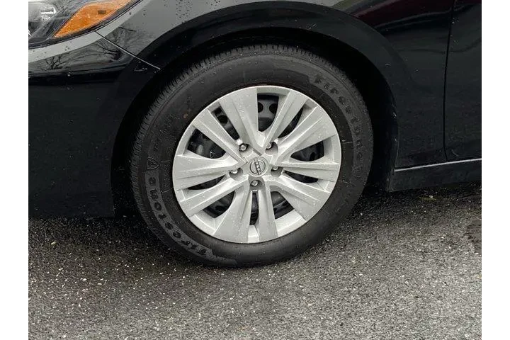 $18250 : Nissan Sentra 2025 S 4dr Sed image 8