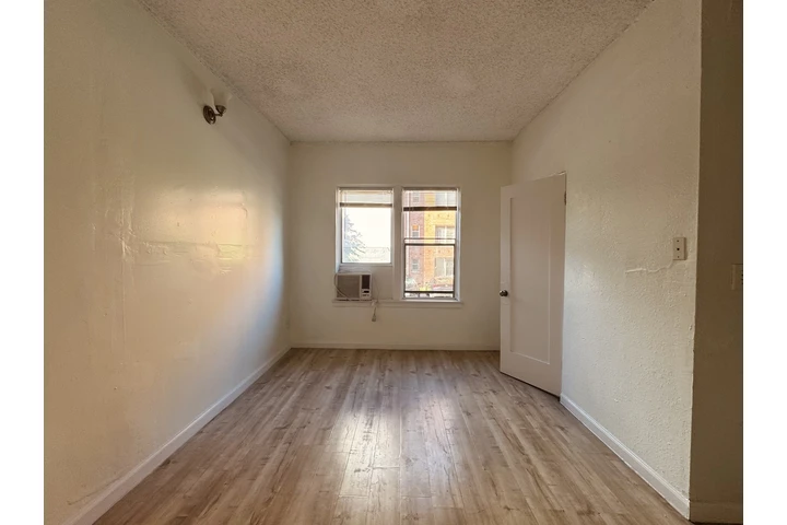 $1200 : Los Angeles Korea Town image 3
