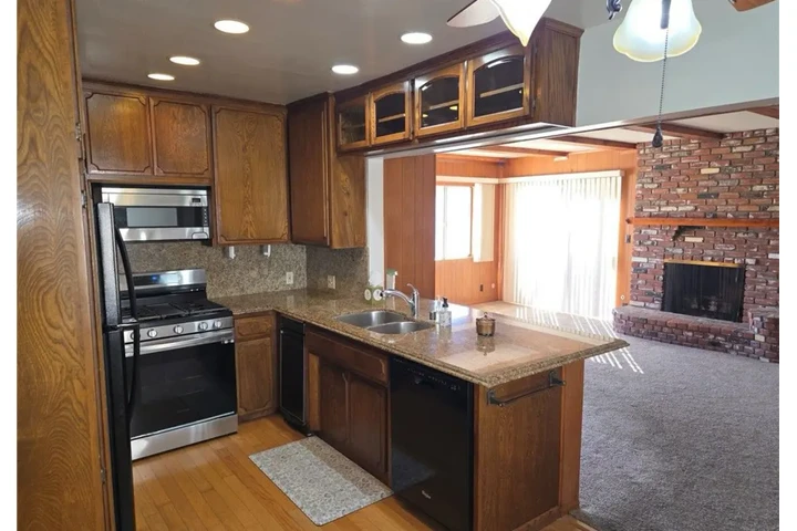 $2480 : 3 Bedroom 2Bath House in LA image 5