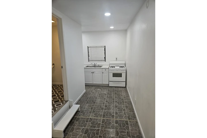 $1700 : Rento casa pequena image 4