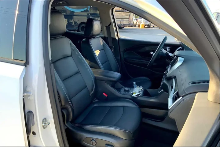 $26799 : GMC Terrain 2023 SLT 4dr SUV image 8