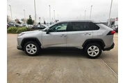 $25498 : Toyota RAV4 2024 AWD LE 4dr thumbnail