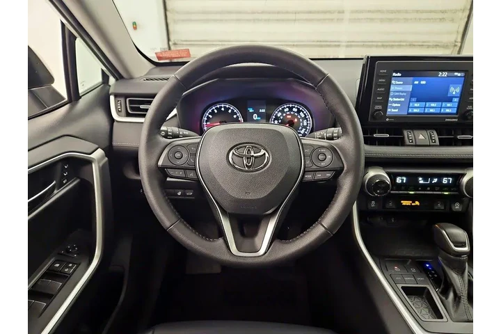 $31998 : Toyota RAV4 2021 XLE Premium image 10