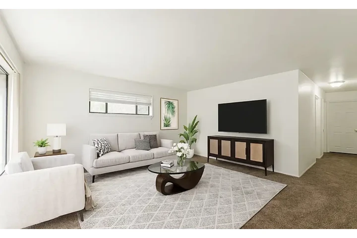 $900 : Move-in Ready 3-Bedroom home image 2