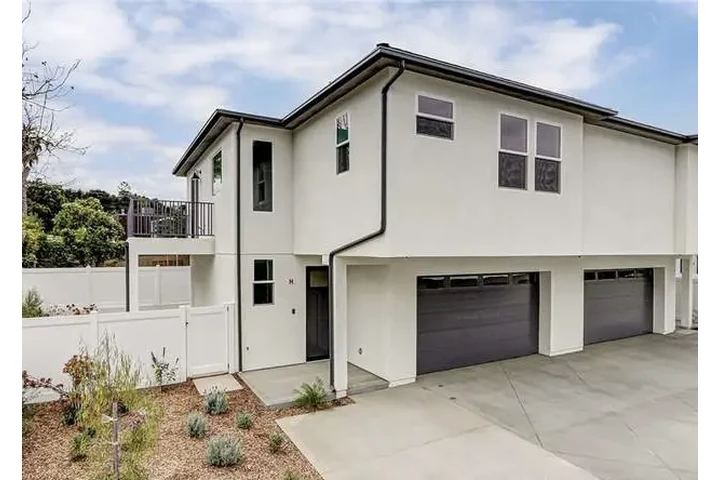 $1950 : 2 bedroom apartment in LA image 1