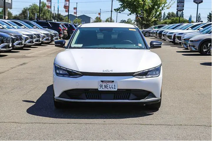 $25992 : Kia EV6 2024 Light 4dr Cross image 7
