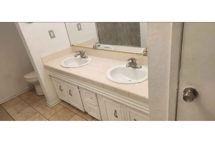 $1800 : Apartment/Cuarto Renta image 1