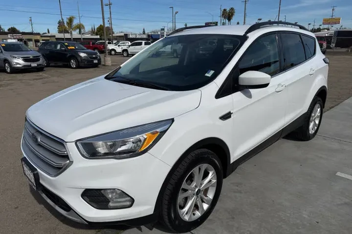 $10999 : 2018 Escape SE image 2