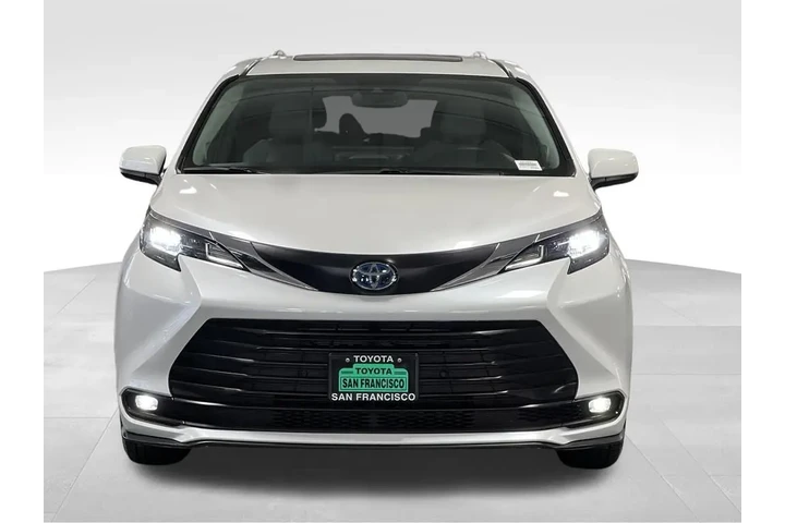 $49990 : 2025 Sienna XLE 7 Passenger image 8