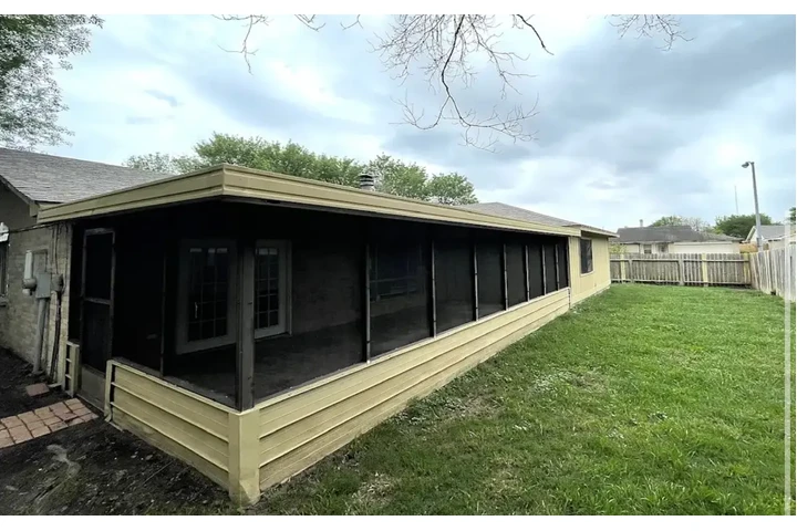 $1089 : Beautiful 3bed 2bath for rent image 6