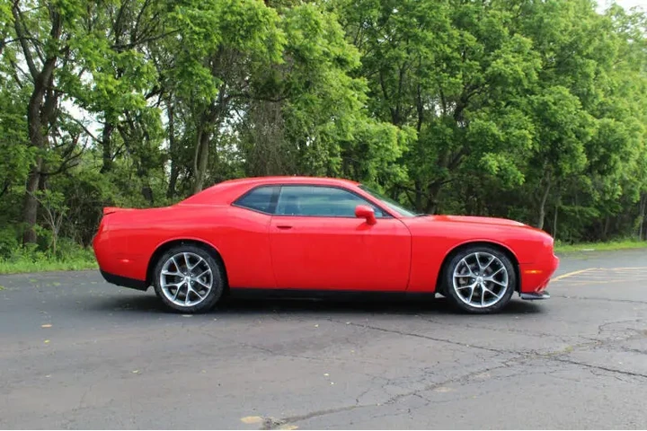 2022 Challenger GT image 3
