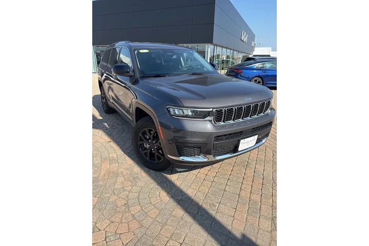 $29798 : 2022 Grand Cherokee L Laredo image 3