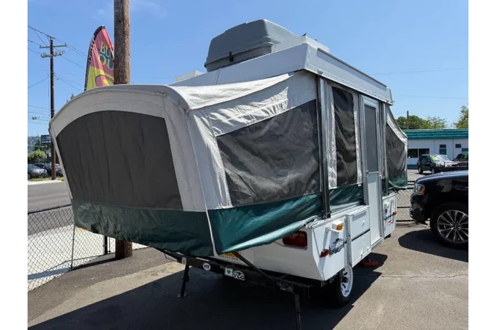 $3850 : 2004 Fleetwood RV Coleman Taos image 10