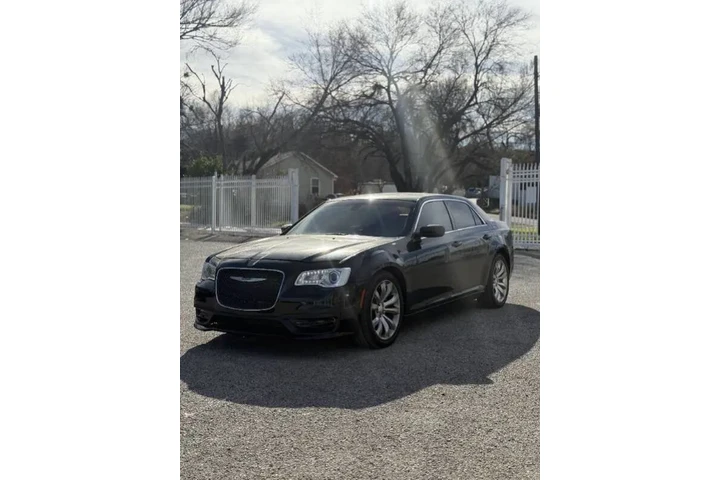 $11900 : 2019 300 Touring image 6