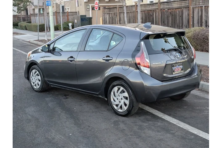 $11988 : 2015 Prius c Two image 8