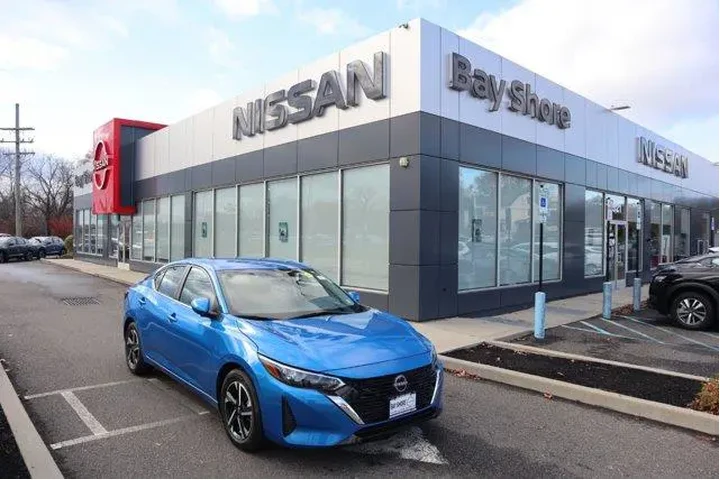 $17365 : Nissan Sentra 2025 SV 4dr Se image 2