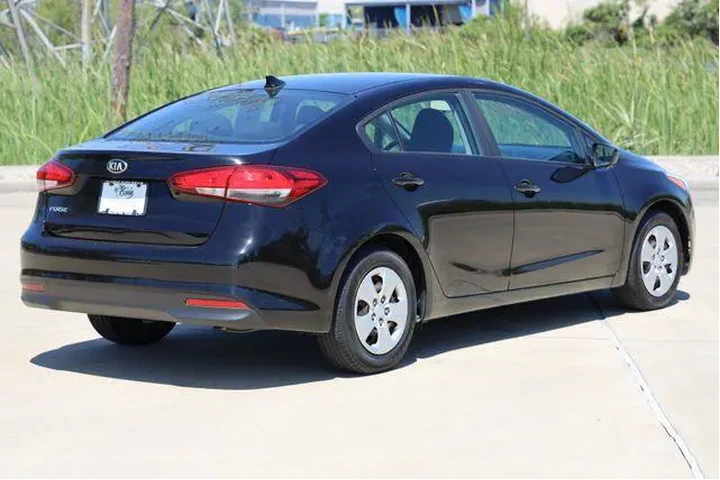 $9418 : Kia Forte 2018 LX 4dr Sedan image 8
