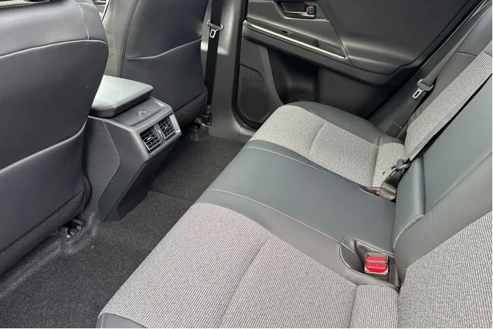 $33900 : Toyota bZ 2026 XLE Plus 4dr image 7