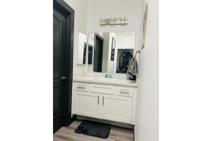 $1300 : Habitación en Paramount image 2
