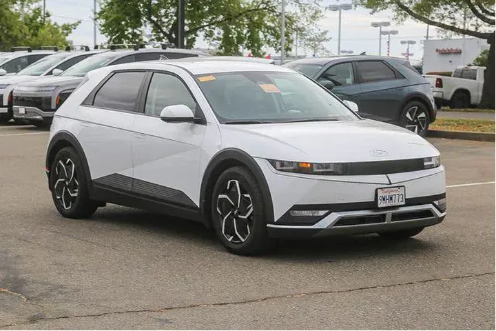 $24992 : Hyundai IONIQ 5 2024 SEL 4dr image 6