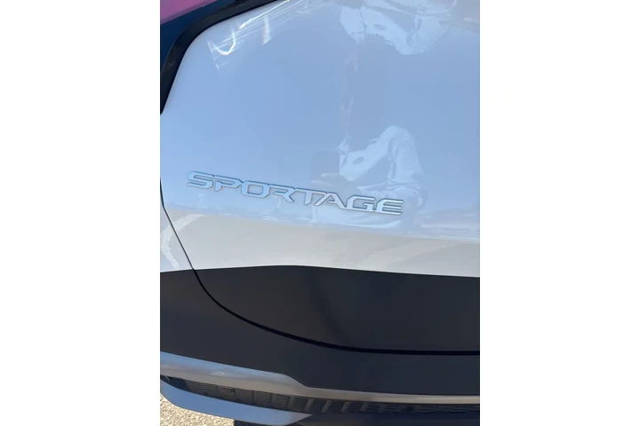 $31900 : Kia Sportage Plug-In Hybrid image 8