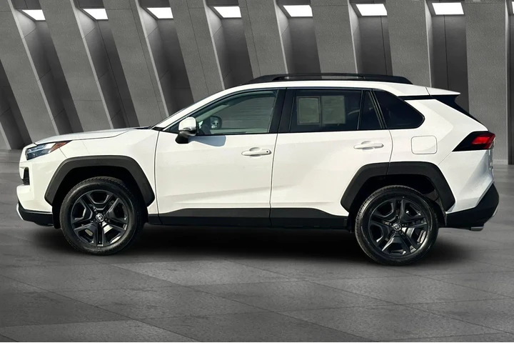 $28000 : Toyota RAV4 2022 AWD Adventu image 10